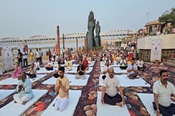 वाराणसी में योग सप्ताह का भव्य शुभारंभ – ‘एक पृथ्वी, एक स्वास्थ्य’ का दिया संदेश