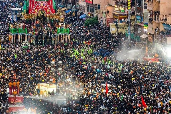 पुरी जगन्नाथ रथ यात्रा : भारी भीड़ में फंसने से 600 श्रद्धालु घायल, मोड़ पर अटक गया था भगवान बलभद्र का रथ
