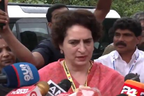 दिल्ली की वायु गुणवत्ता ‘बेहद खराब’, प्रियंका गांधी ने पीएम मोदी और सीएम रेखा गुप्ता से की हस्तक्षेप की अपील