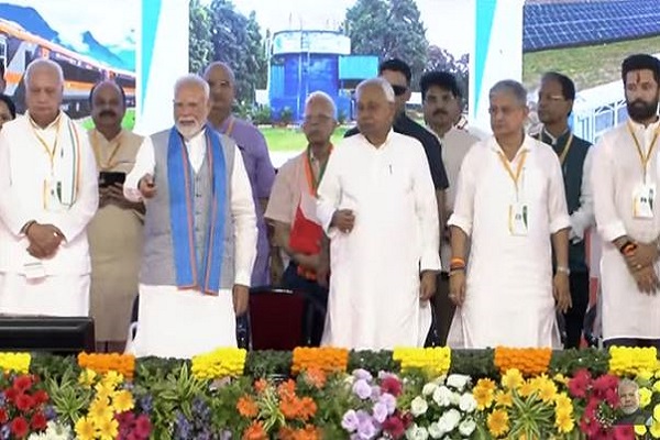 पीएम मोदी ने सिवान में 5,900 करोड़ रुपये से अधिक की परियोजनाओं का किया उद्घाटन और शिलान्यास