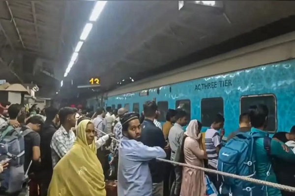 रेल मंत्रालय का फैसला : एक जुलाई से महंगी हो जाएगी ट्रेन यात्रा, किराए का नया टैरिफ लागू होगा