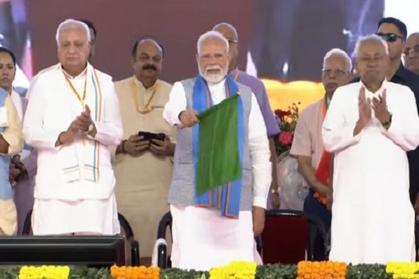 पीएम मोदी ने पाटलिपुत्र-गोरखपुर वंदे भारत को दिखाई हरी झंडी, 22 जून से होगा नियमित संचालन