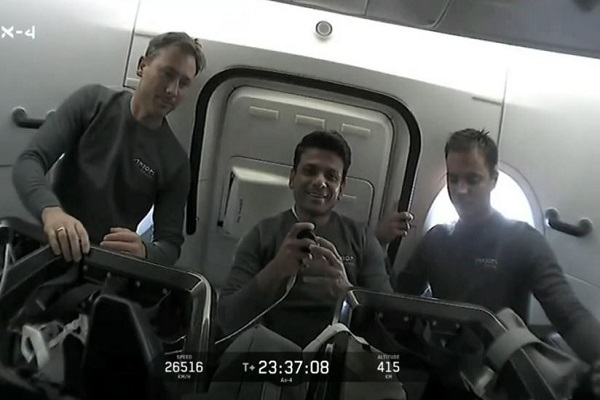 शुभांशु शुक्ला ने भेजा वीडियो संदेश – ‘बच्चे की तरह चलना, खाना-पीना सीख रहा हूं, इस अनुभव का आनंद ले रहा हूं’