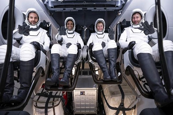 भारतीय वायुसेना के ग्रुप कैप्टन शुभांशु शुक्ला अंतरिक्ष मिशन पर रवाना, केनेडी स्पेस सेंटर से लॉन्च हुआ मिशन Axiom-4