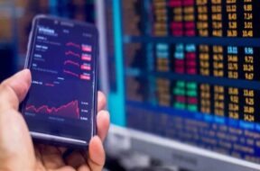 शेयर बाजार में गिरावट जारी