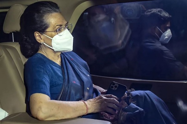 सोनिया गांधी की तबीयत अचानक बिगड़ी, पेट में तकलीफ के बाद सर गंगा राम अस्पताल में भर्ती