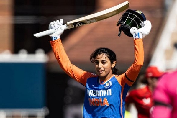 भारतीय महिलाओं की रिकॉर्ड जीत में कप्तान मंधाना का पहला शतक, इंग्लैंड पहले टी20 मैच में 97 रनों से पिटा