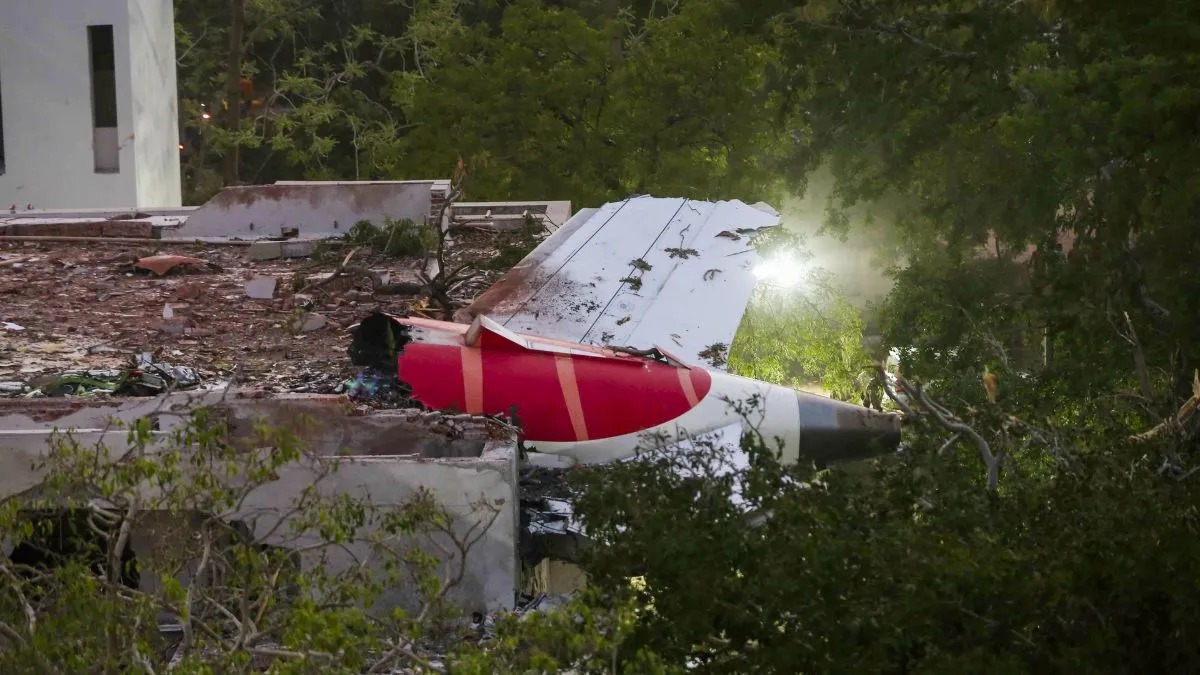 अहमदाबाद विमान हादसा: ATC रिकॉर्डिंग्स से पता चला, आखिरी के 26 मिनटों में क्या-क्या हुआ था