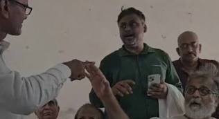 बिहार में तुषार गांधी का अपमान, भड़की कांग्रेस, कहा- गांधी के प्रपौत्र का अपमान भाजपा को महंगा पड़ेगा