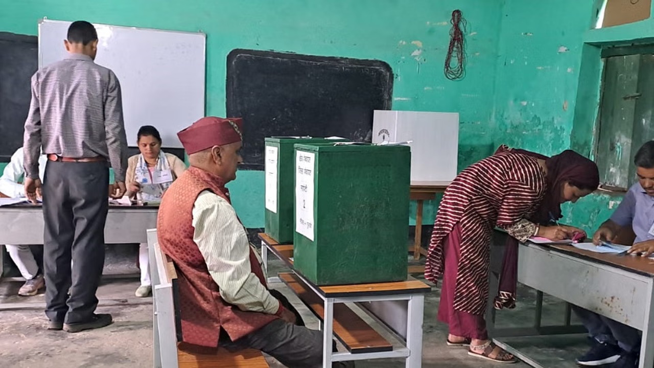 उत्तराखंड में पंचायत चुनाव के लिए मतदान शुरू,  26 लाख से अधिक मतदाता करेंगे अपने मताधिकार का प्रयोगा
