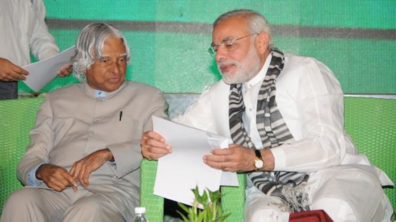 मिसाइल मैन को नमन: पूर्व राष्ट्रपति अब्दुल कलाम की पुण्यतिथि आज, पीएम मोदी ने अर्पित की श्रद्धांजलि