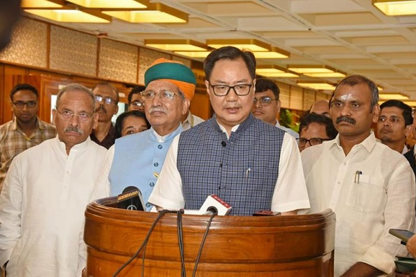 सर्वदलीय बैठक के बाद पोले किरेन रिजिजू – ऑपरेशन सिंदूर जैसे अहम मुद्दों पर पर चर्चा के लिए सरकार तैयार