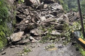 केदारनाथ धाम मार्ग में भू्स्खलन