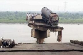 गंभीरा पुल हादसा1