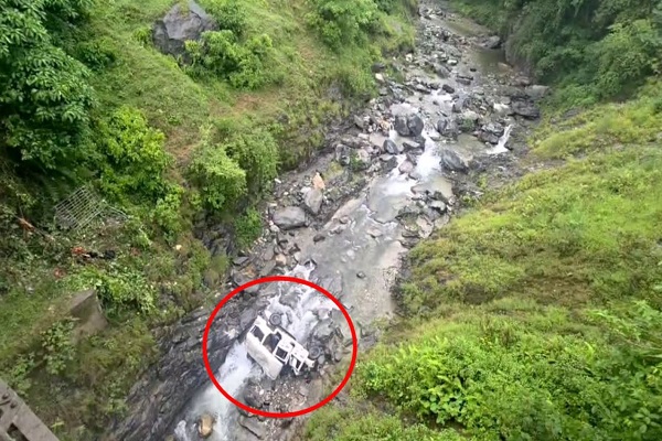 उत्तराखंड : पिथौरागढ़ में सवारियों से भरा वाहन नदी में गिरा, 8 की मौत, 6 गंभीर रूप से घायल