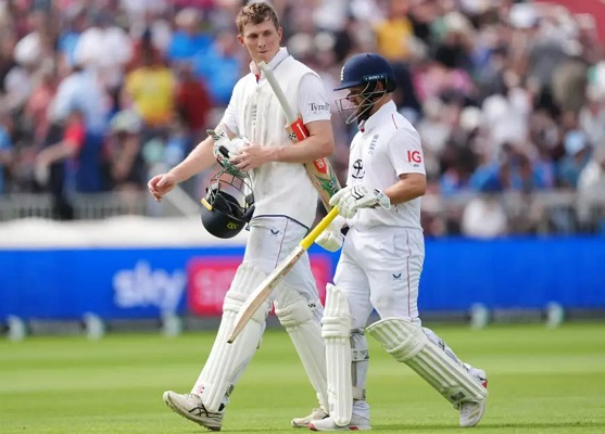 मैनचेस्टर टेस्ट : क्रॉली-डकेट की तूफानी शतकीय भागीदारी से इंग्लैंड ने भारत को दिया करारा जवाब