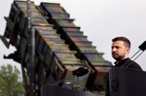 यूएस ने यूक्रेन को सैन्य सहायता रोकी