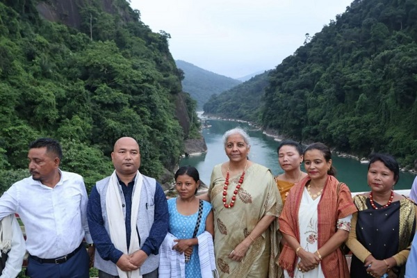 वित्त मंत्री सीतारमण ने मेघालय में ‘लिविंग रूट ब्रिज’ का दौरा किया, यूनेस्को की मान्यता के प्रयासों का समर्थन किया