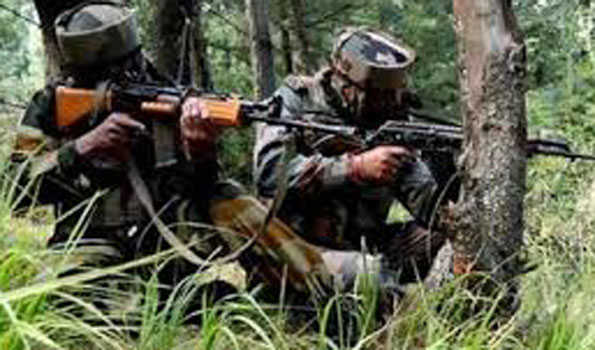 जम्मू-कश्मीर : आतंकियों और सुरक्षा बलों के बीच तीसरे दिन भी मुठभेड़ जारी, अब तक दो आतंकी ढेर