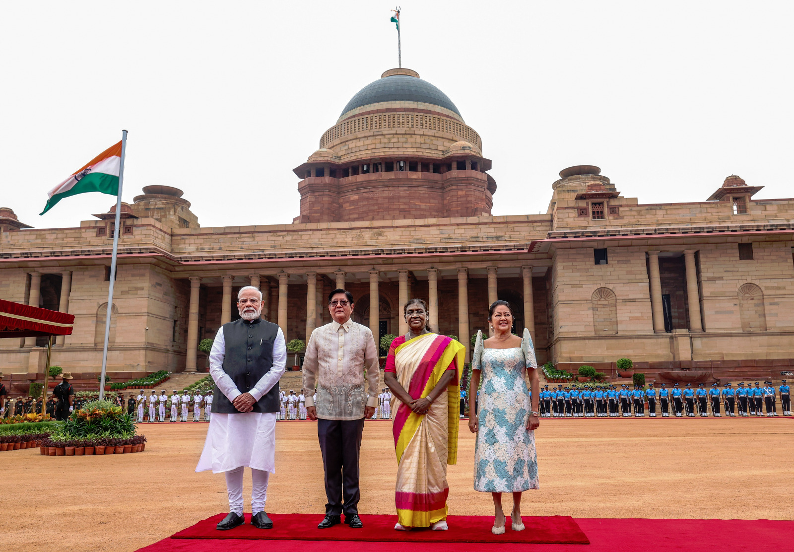 फिलीपींस के राष्ट्रपति मार्कोस का राष्ट्रपति भवन में हुआ पारंपरिक स्वागत, पीएम मोदी के साथ करेंगे द्विपक्षीय वार्ता