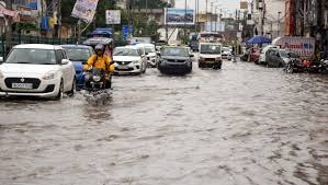 Delhi Rain: दिल्ली में झमाझम बारिश के चलते यातायात ठप, मौसम विभाग ने जारी किया ‘ओरेंज’ अलर्ट