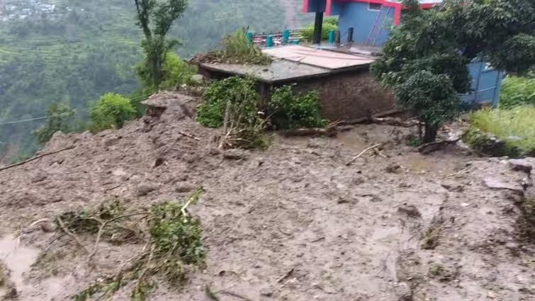 उत्तराखंड : चमोली व रुद्रप्रयाग में भूस्खलन और बादल फटने से कई लोग लापता, सीएम धामी ने जताया दुख