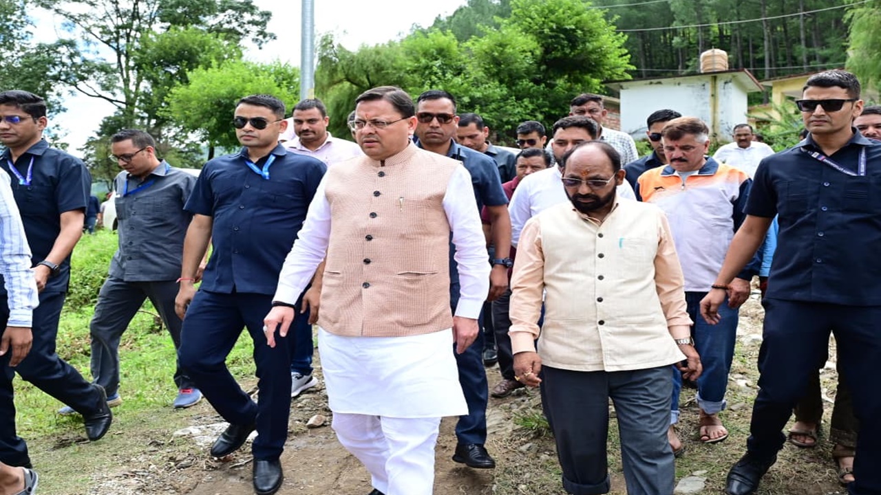 आपदाग्रस्त थराली में राहत कार्य युद्धस्तर पर जारी, CM धामी ने किया निरीक्षण