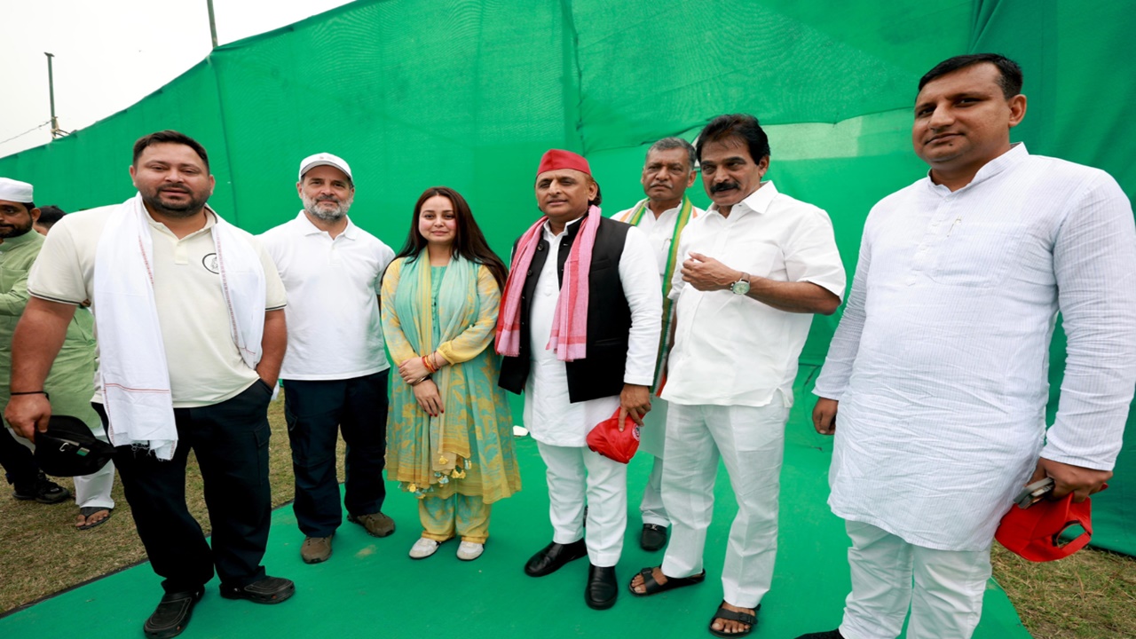 राहुल के साथ ‘वोटर अधिकार यात्रा’ में शामिल हुए अखिलेश यादव, बोले- एतिहासिक यात्रा को देखकर डर गई है भाजपा