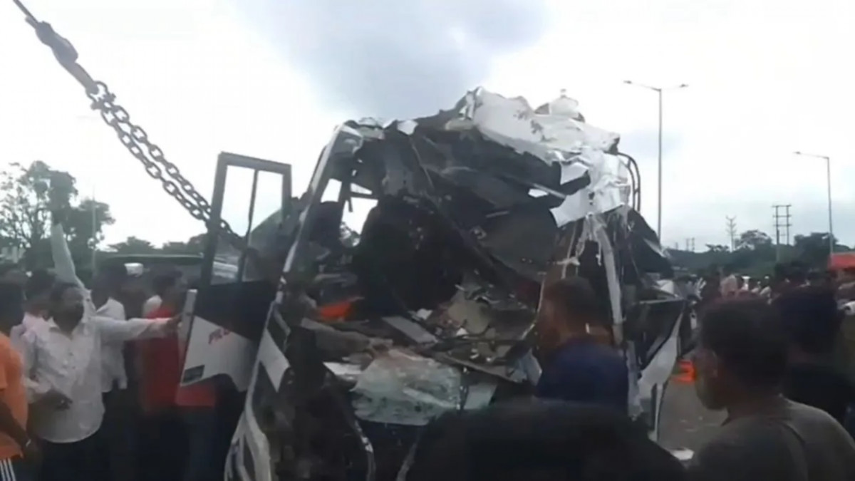 बंगाल के बर्दवान में बड़ा हादसा: ट्रक से टकराई बस, बिहार के 10 श्रद्धालुओं की मौत, 35 घायल
