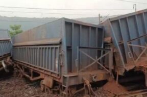 goods-train-derails-in-jharkhand-train-services-affected_202508311995_copy_600x400