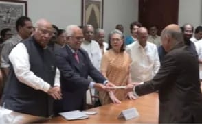 विपक्ष के उपराष्ट्रपति पद के उम्मीदवार बी सुदर्शन ने किया नामांकन, सोनिया गांधी, और खरगे समेत कई बड़े नेता रहे मौजूद