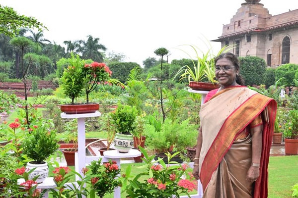 राष्ट्रपति मुर्मु ने अमृत उद्यान समर एनुअल्स एडिशन 2025 का किया शुभारंभ, आम जनता के लिए 16 अगस्त से खुलेगा