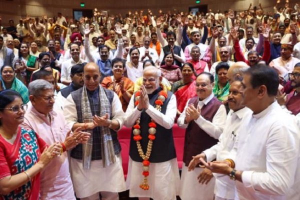 पीएम मोदी ने NDA सांसदों के साथ की बैठक, बोले – सुशासन और लोक कल्याण रहा एजेंडा