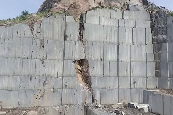 आंध्र प्रदेश : बापटला में ग्रेनाइट खदान में चट्टान गिरने से ओडिशा के 6 मजदूरों की मौत, 8 अन्य घायल