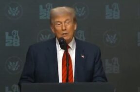 डोनाल्ड ट्रंप