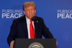 डोनाल्ड ट्रंप