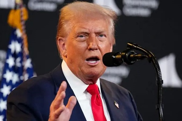 टैरिफ के खिलाफ बोलने वाले मूर्ख हैं… राष्ट्रपति ट्रंप ने बताए टैरिफ के फायदे, कहा- ‘हर अमेरिकी को मिलेंगे 2000 डॉलर’