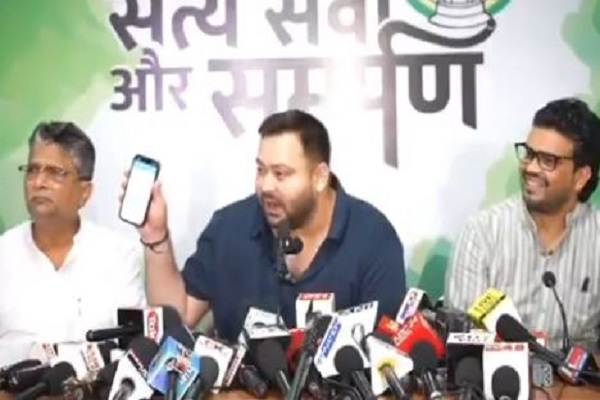 तेजस्वी यादव के दावे पर चुनाव आयोग का जवाब – ‘ध्यान से देख लें वोटर लिस्ट में अपना नाम’