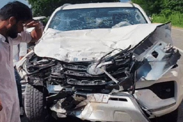 यूपी : पीलीभीत में फॉर्च्यूनर और टेंपो की जबर्दस्त टक्कर, एक मासूम समेत 5 लोगों की मौत