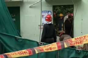 निजामुद्दीन में दरगाह की दीवार ढही