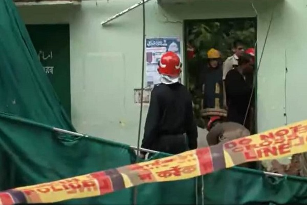 दिल्ली : निजामुद्दीन में दरगाह की दीवार ढहने से 6 की मौत, कई लोगों के दबे होने की आशंका