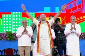 पीएम मोदी गुजरात में
