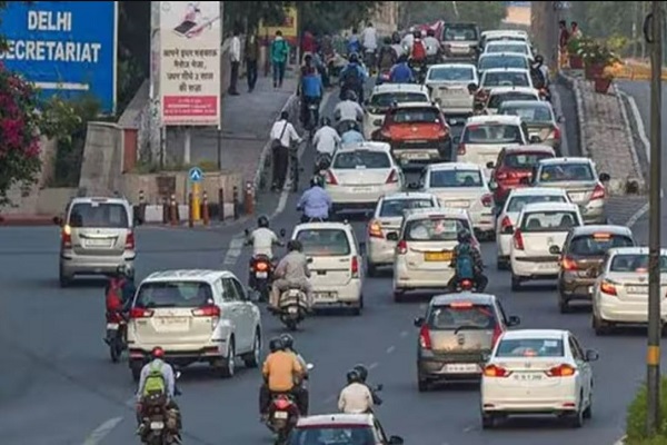 दिल्ली-NCR में 15 वर्ष पुराने वाहनों के मालिकों को सुप्रीम कोर्ट से बड़ी राहत, फिलहाल नहीं लगेगी रोक