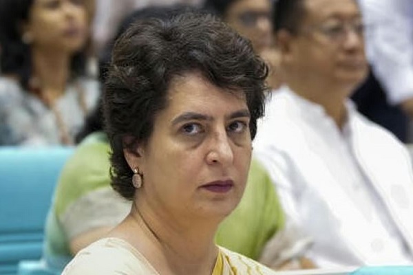 मेनका-राहुल के बाद प्रियंका गांधी ने भी आवारा कुत्तों के लिए उठाई आवाज, बोलीं – ‘कुत्ते सबसे सुंदर और कोमल प्राणी…’