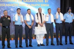 राजनाथ ने शुभांशु को किया सम्मानित