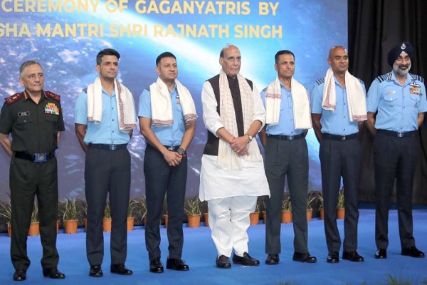 रक्षा मंत्री राजनाथ सिंह ने शुभांशु शुक्ला और अन्य गगन यात्रियों को किया सम्मानित