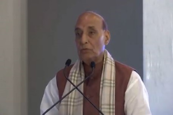 राजनाथ सिंह का राहुल गांधी पर हमला – ‘जल्दी से एटम बम फोड़ दीजिए, सिर्फ अपने आप को सुरक्षित रखिए’