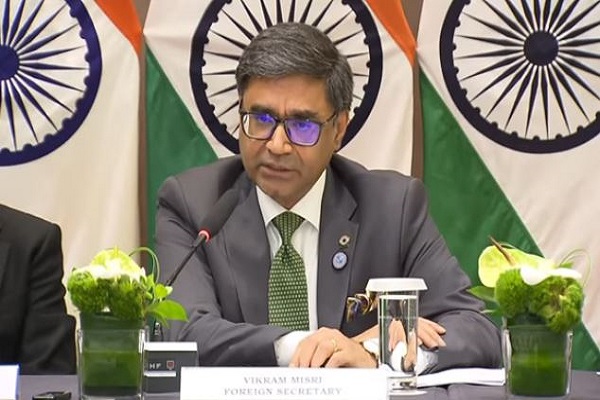 ‘मतभेदों को विवादों में नहीं बदलने देने पर जोर’ – विदेश सचिव ने पीएम मोदी व जिनपिंग के बीच वार्ता की जानकारी दी