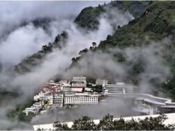 वैष्णो देवी यात्रा मार्ग पर भूस्खलन