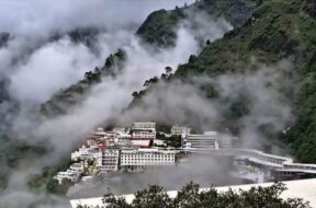 वैष्णो देवी यात्रा मार्ग पर भूस्खलन